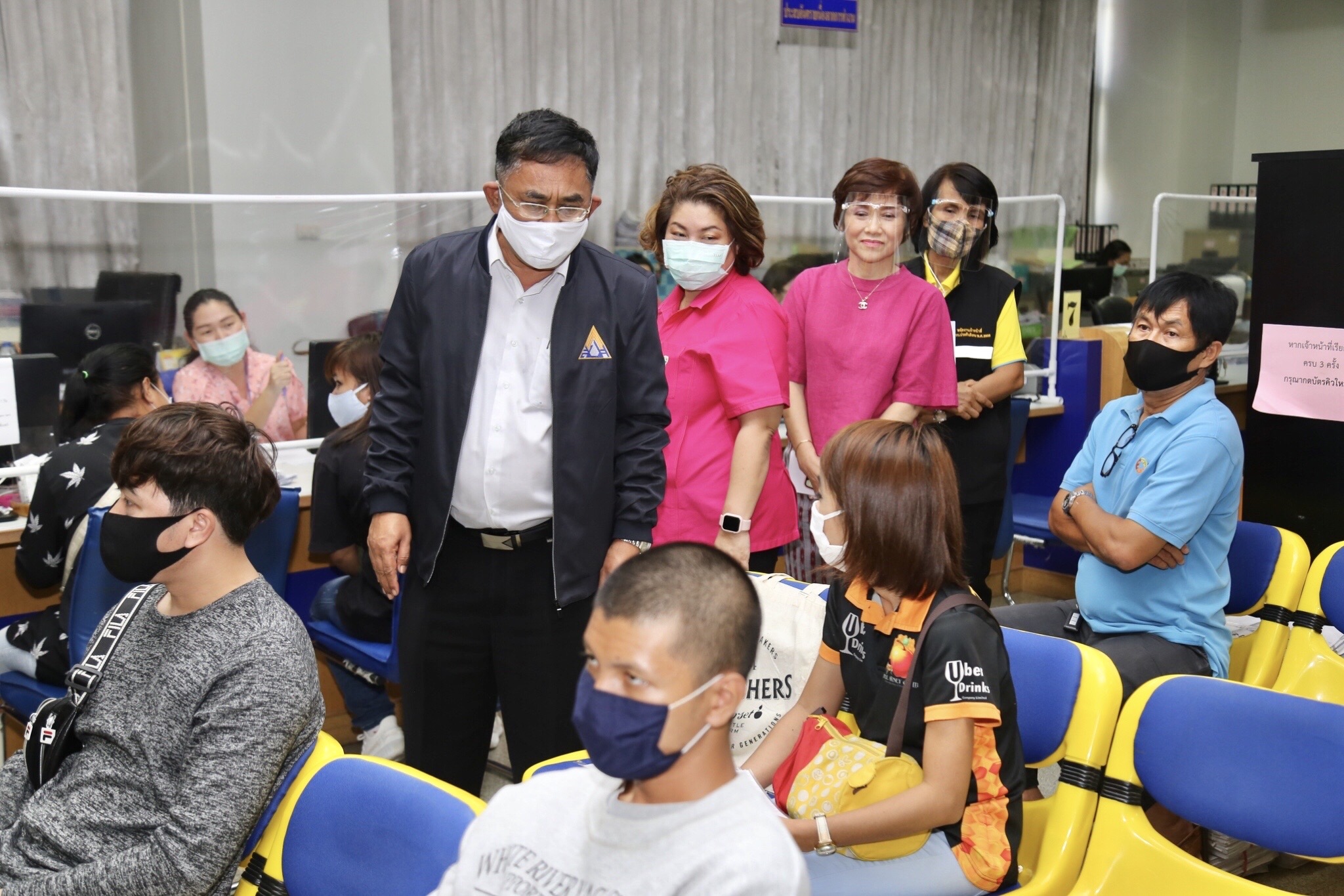 หม่อมเต่าเร่งรัดประกันสังคมจ่ายเงินว่างงานจากเหตุสุดวิสัยจังหวัดชลบุรี