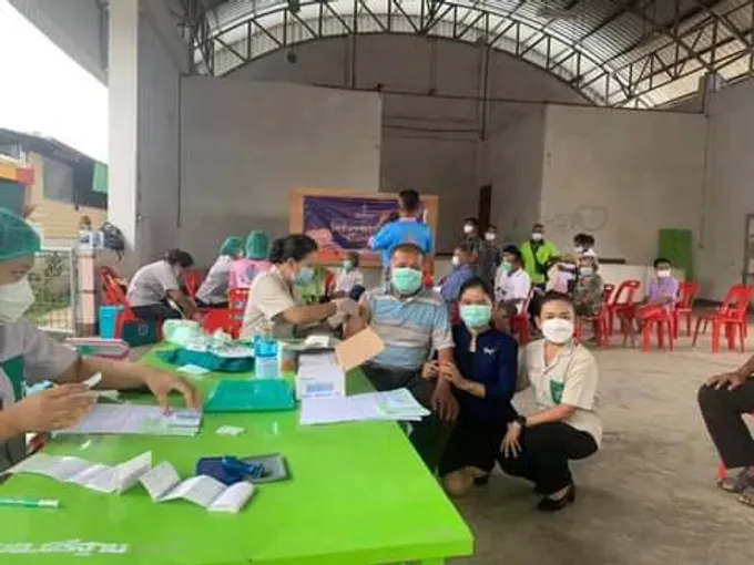 ปธ.สภาอบจ.ยโสธรลุย 4 พื้นที่เยี่ยมให้กำลังใจ  บุคลากรทางการแพทย์และปชช.สู้ภัยโควิด