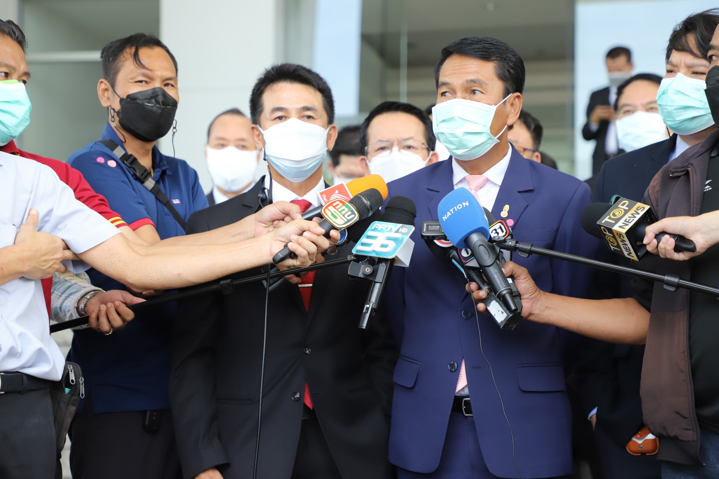 "ฝ่ายค้าน" ยื่น ปปช. เอาผิด "ประยุทธ์" ปมออกกม.ปิดปากสื่อ-ผิดจริยธรรมร้ายแรง จับตา รบ. ออก "พรก.นิรโทษกรรม" จัดซื้อวัคซีน