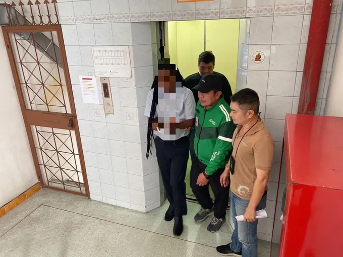 หลอกให้รัก! บุกจับชาวซิมบับเวแก๊งค์ Romance Scam ลวงสาวไทยหมายจับเพียบ 