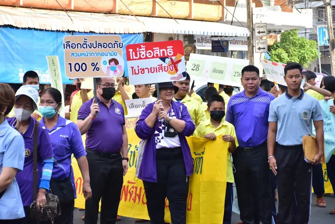 ทม.ศรีสะเกษ นำ ขรก. จนท. ในสังกัด เดินรณรงค์ใช้สิทธิเลือกตั้ง  “ฉัฐมงคล อังคสกุลเกียรติ” ไร้คู่แข่งชิงนายกเทศมนตรีเมืองศรีสะเกษ