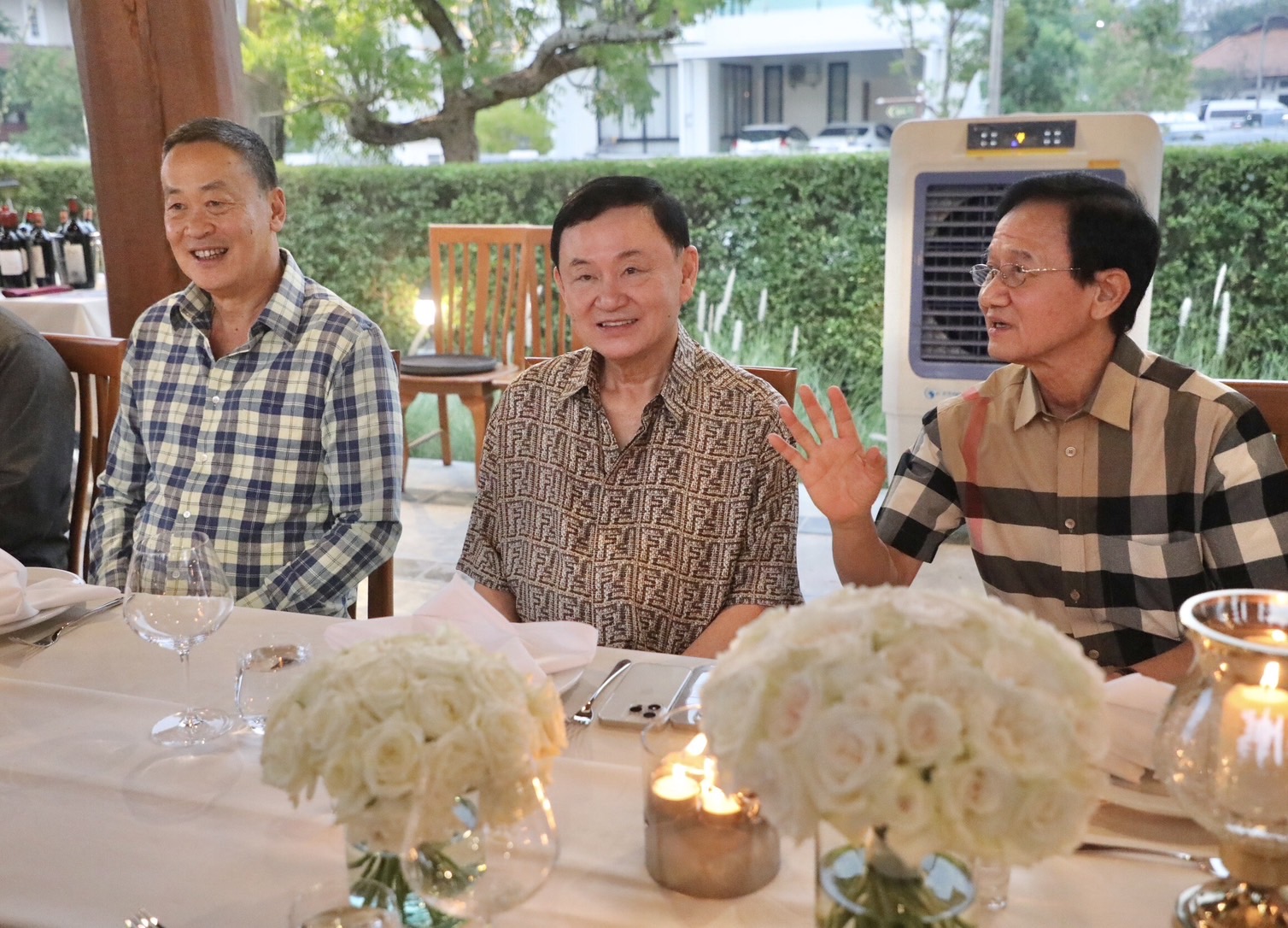 "3นายกฯ"ดินเนอร์! "เจ๊แดง" เปิดบ้านเชียงใหม่เลี้ยงต้อนรับ "ทักษิณ-เศรษฐา-สมชาย" สุดชื่นมื่น "ธรรมนัส-ไผ่" โผล่แจม "สส.พท.-รมต." พรึ่บ