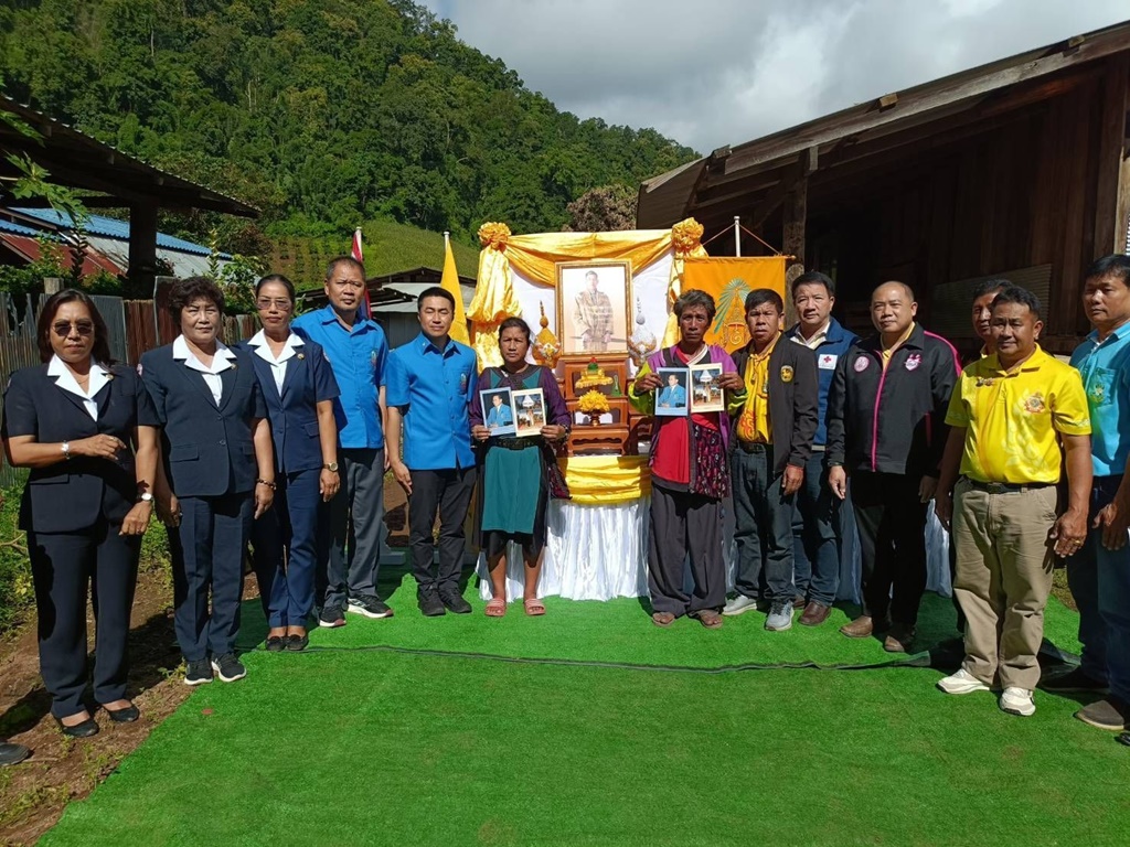 มูลนิธิราชประชานุเคราะห์ฯแม่ฮ่องสอน เชิญถุงพระราชทานมอบให้ผู้ประสบเหตุอัคคีภัยพื้นที่อำเภอปาย