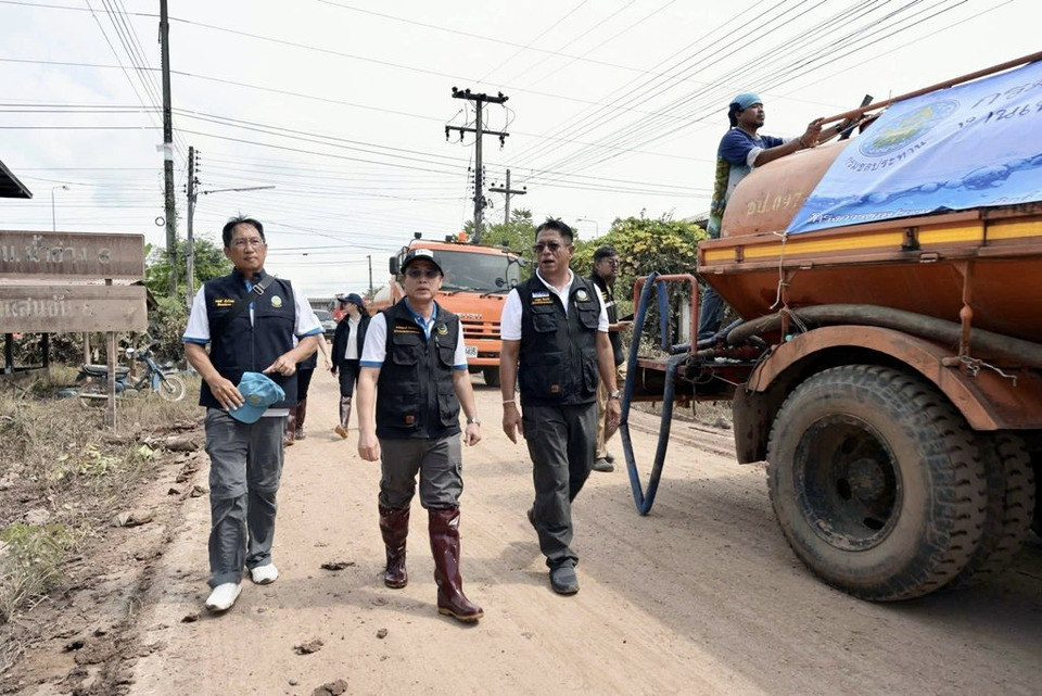 เดินหน้าฟื้นฟูไม่หยุด!! ชลประทานอุตรดิตถ์ เร่งช่วยผู้ประสบภัยน้ำท่วมจากพายุ “บัวลอย” 
