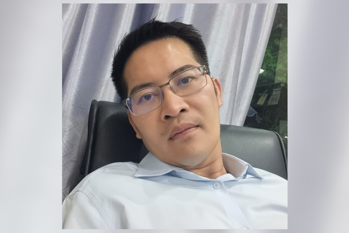 “เต้ พระราม 7” โบกมือลา ปชป.  กราบลาพระแม่ธรณี แสดงความภักดี “เฉลิมชัย” 