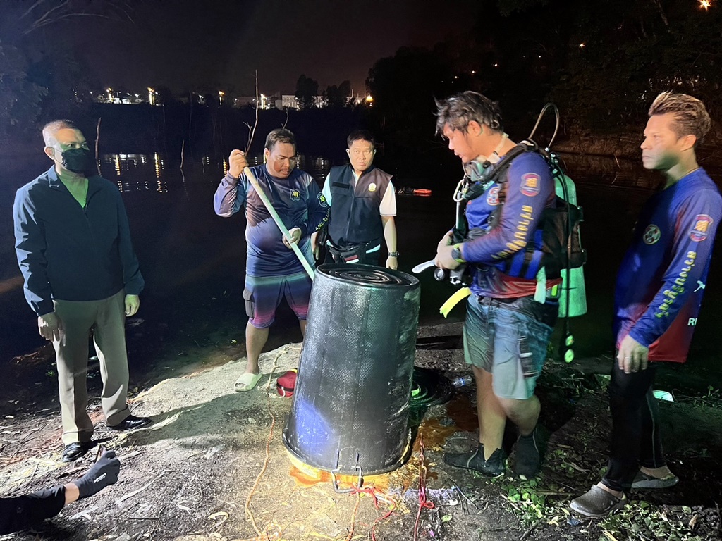 พบศพ "หนุ่มเกาหลี" ถูกอุ้มฆ่าทวงหนี้ยาเสพติดยัดถังโบกปูนทิ้งอ่างฯมาบประชัน 