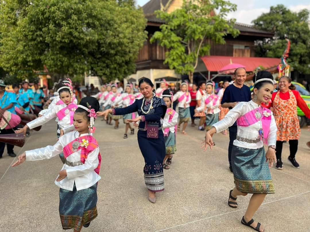 "สส.สุภาพร" ร่วมรำเซิ้งกับประชาชน ในงานประเพณีบุญบั้งไฟ 