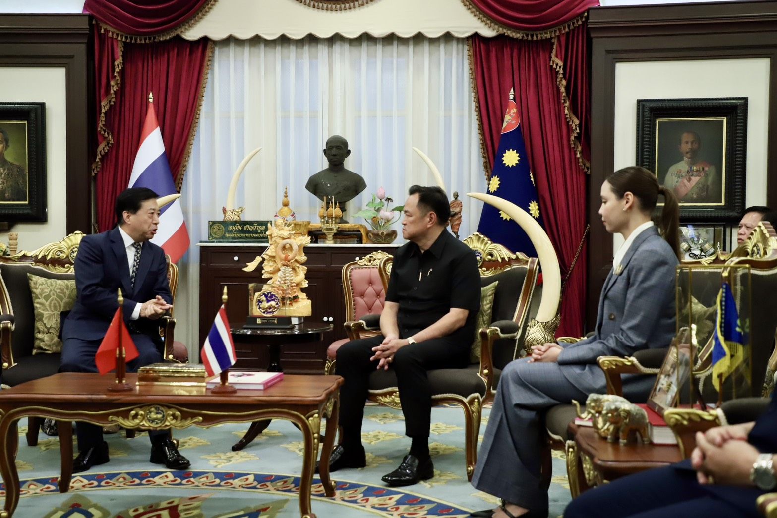  "อนุทิน" หารือ "ทูตจีน" พร้อมหนุนช่วยเหลือเหตุอาคารสตง.ถล่ม เผย "มท." ตั้งคกก.สอบสาเหตุภายใน 7 วัน 