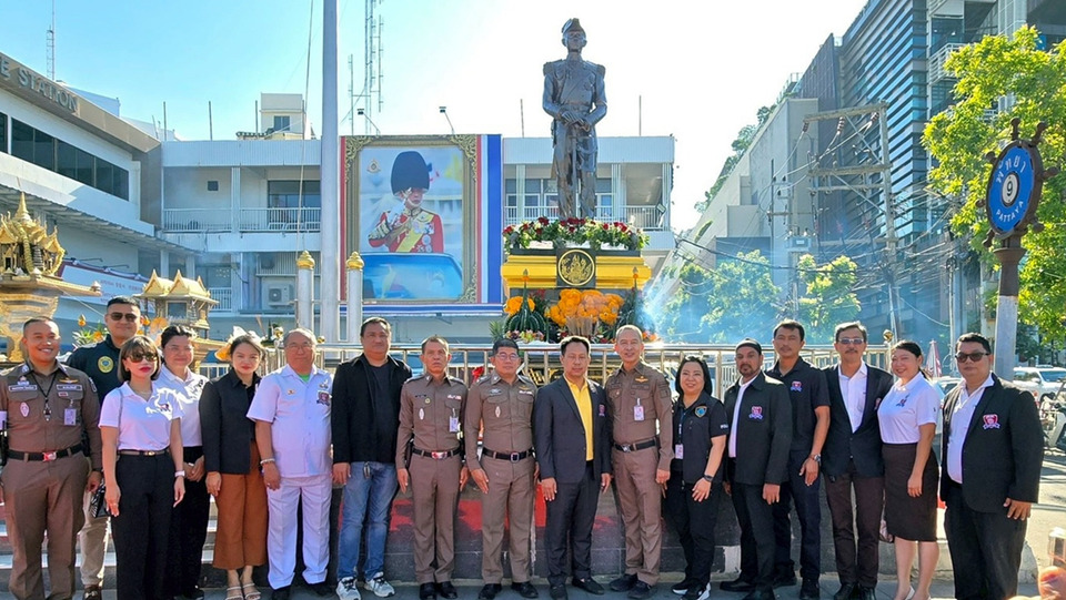สภ.เมืองพัทยา จัดพิธีบวงสรวงกรมหลวงชุมพร เนื่องในวัน “วันอาภากร" น้อมรำลึกพระบิดากองทัพเรือไทย