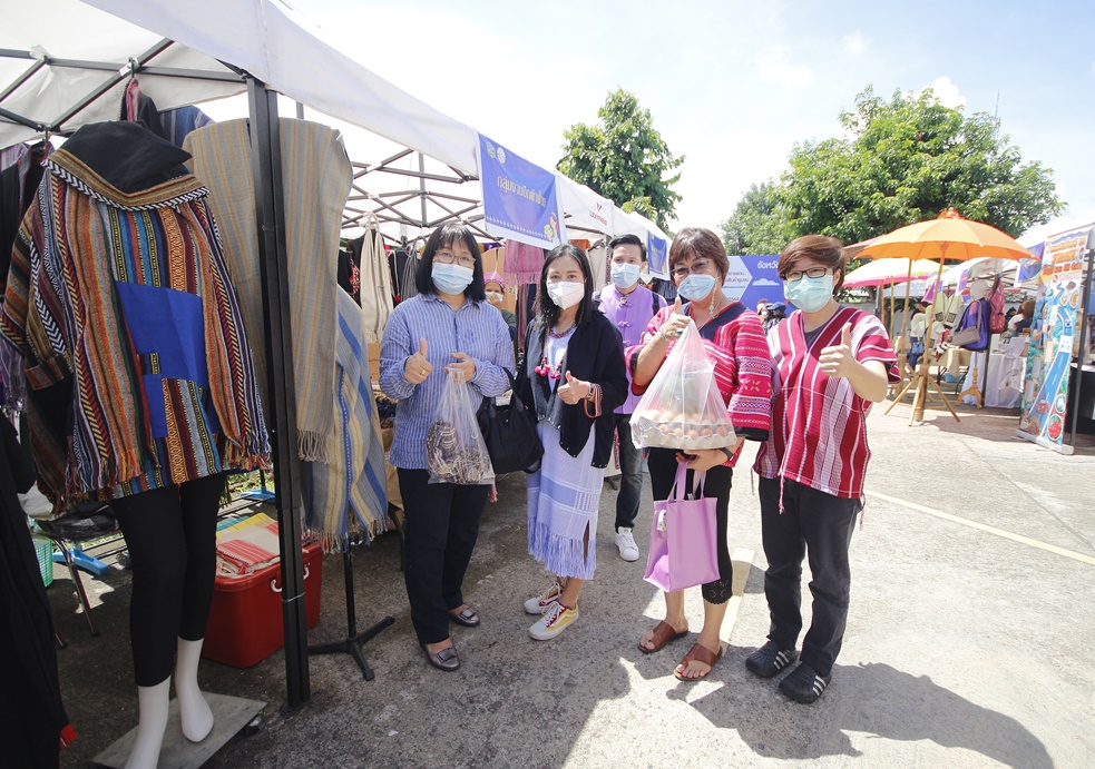 สำนักงานพาณิชย์ จ.แม่ฮ่องสอน เปิดตลาดจำหน่ายสินค้าดีราคาย่อมเยา  เพิ่มช่องทางการตลาดให้ผู้ประกอบการ