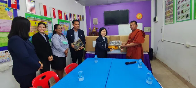 สำนักงานประกันสังคม มอบเครื่องคอมพิวเตอร์และเครื่องสำรองไฟฟ้า จำนวน 5 ชุด ให้โรงเรียนพระปริยัติธรรม