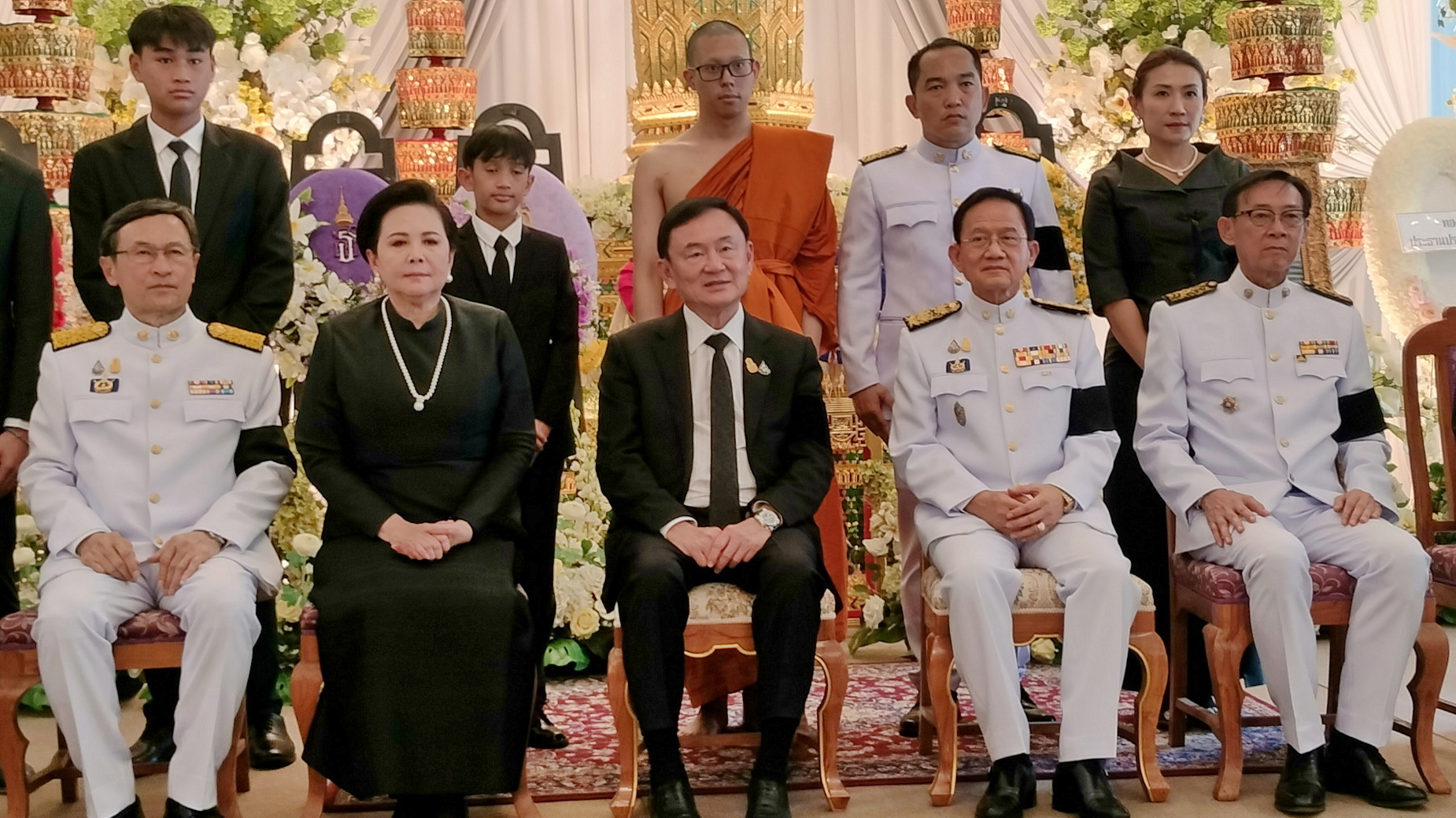 'ทักษิณ'โผล่ร่วมเป็นประธานในพิธีพระราชทานเพลิงศพ"อนันต์ ฉายแสง"เสาหลักบ้านใหญ่แปดริ้ว