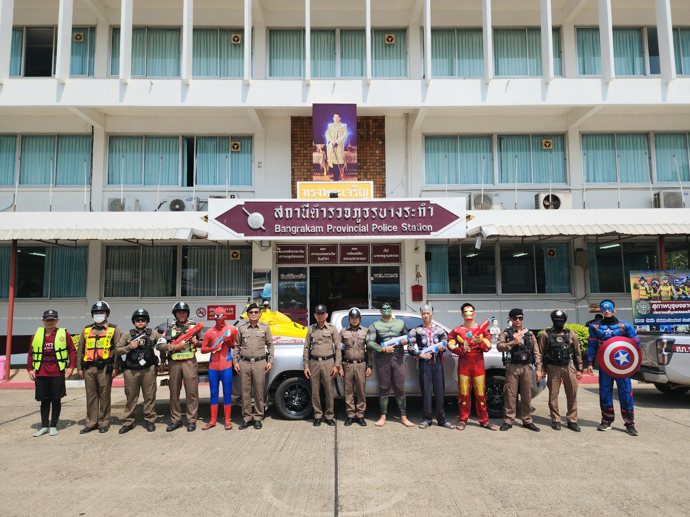ผกก.สภ.บางระกำนำทีมร่วมขบวนรถแห่วันไหลงานประเพณีสงกรานต์ ปี 2567  