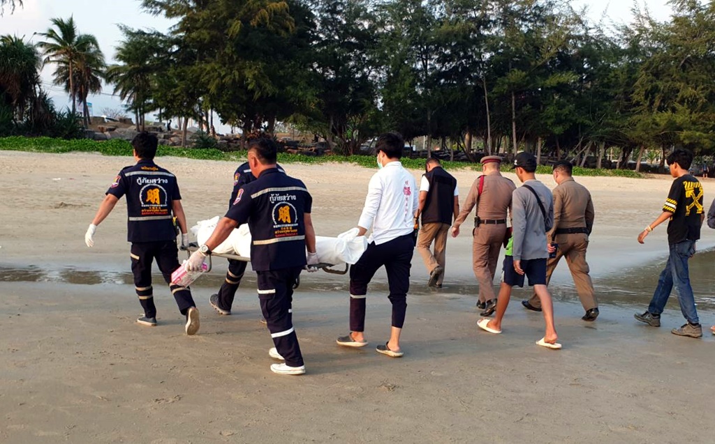 สลด!! หนุ่มโรงงานสังเวยชีวิตหาดแม่รำพึง ถูกคลื่นซัดหายเจอศพลอยอยู่กลางทะเล