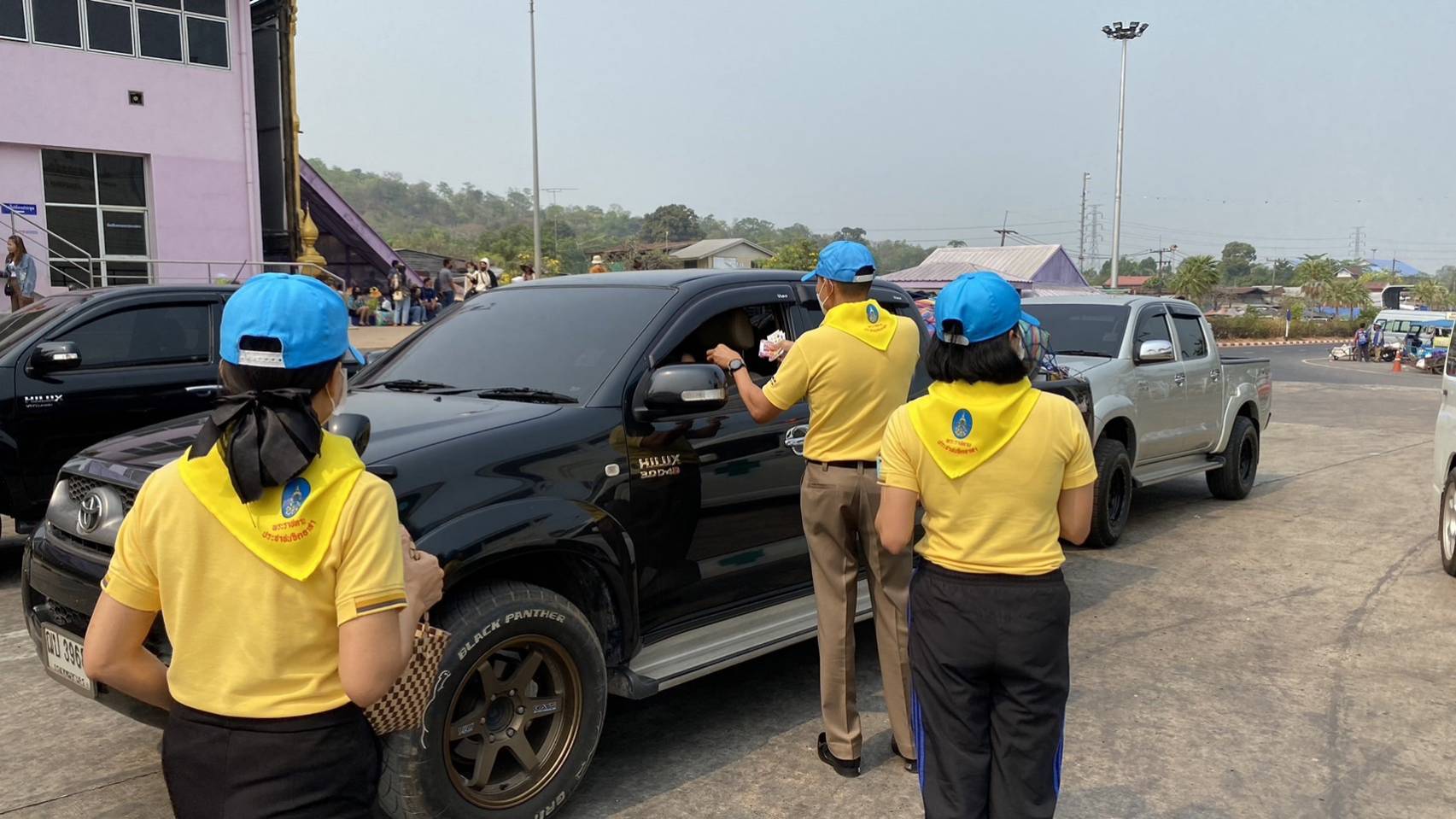 ตม.อุบลฯ​ตรวจสอบเข้มหนังสือ​เดินทางเข้าออกราชอาณาจักรช่วงเทศกาล​สงกรานต์​