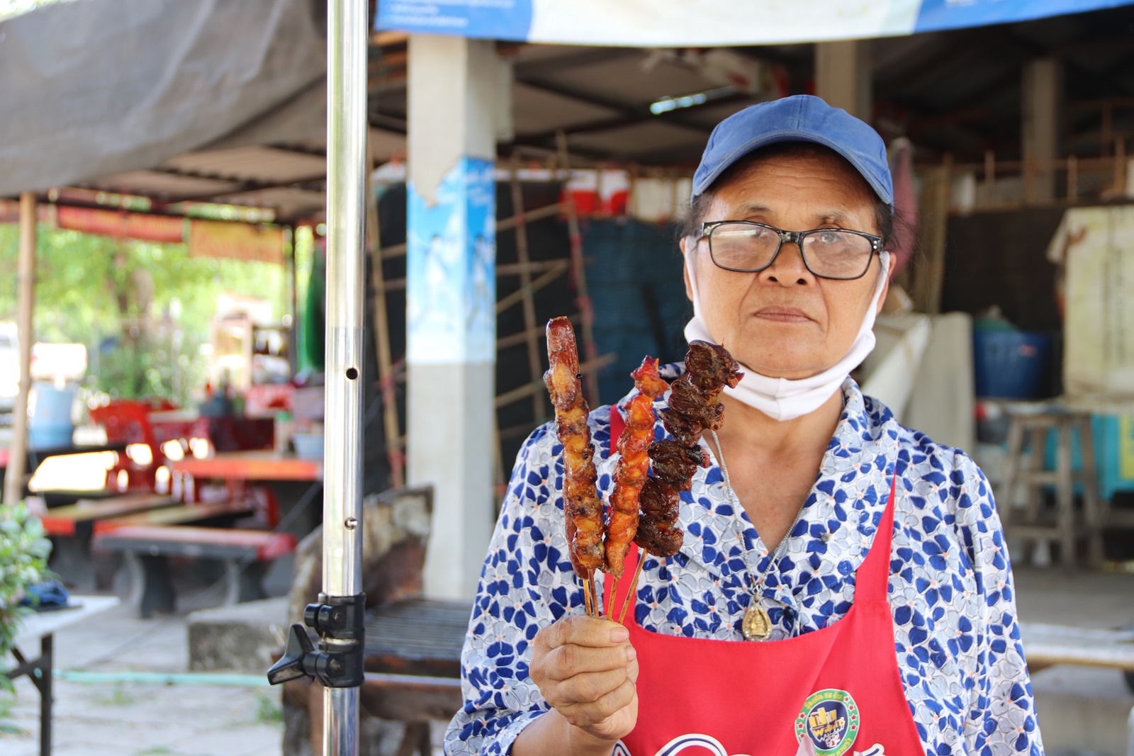 เงินเยียวยาต่อชีวิต!  "แม่ค้าไก่–หมูปิ้ง" นำเงินที่รัฐช่วยมาต่อทุนขายของเลี้ยงครอบครัว ขอบคุณรัฐบาลที่ให้โอกาส