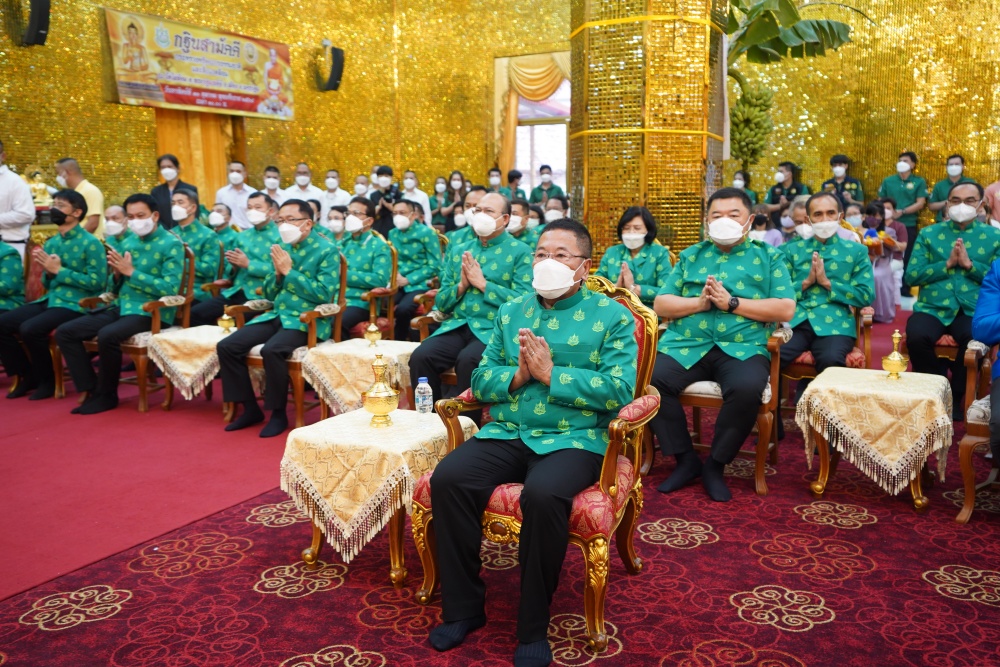 'อนุชา' นำทีมกระทรวงทรัพยากรฯ ทอดกฐินวัดไผ่ล้อม