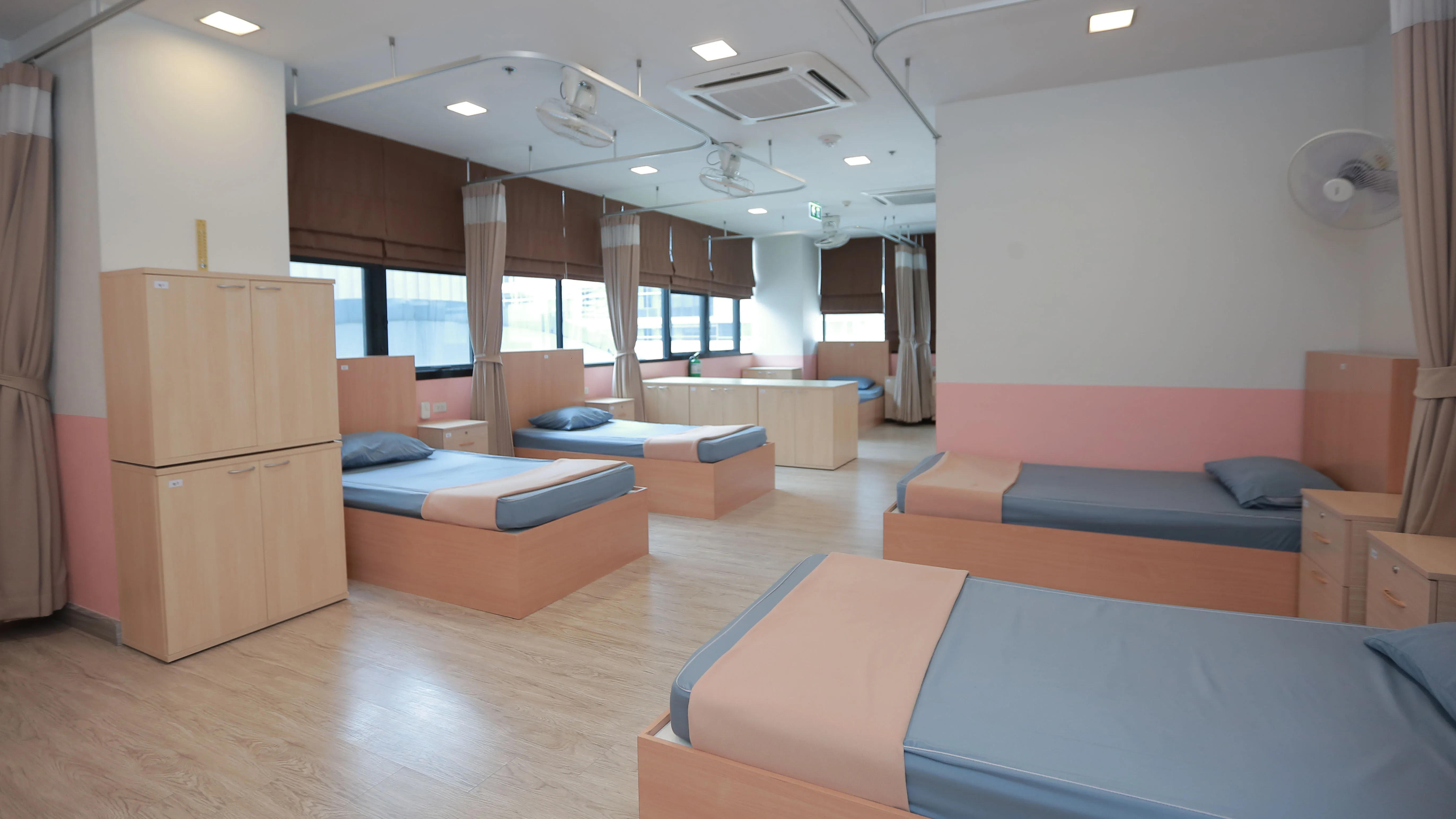 ห้องพักหญิง บ้านพักพิงฯ เพื่อครอบครัวผู้ป่วยเด็ก โรงพยาบาลจุฬาลงกรณ์ สภากาชาดไทย