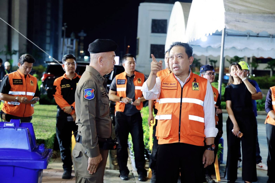 ปภ.พบอาคารเคลื่อนตัวเล็กน้อย แต่ไม่กระทบประชาชนโดยรอบ  สั่งเฝ้าระวังตลอดทั้งคืน จุดน้ำรั่วซึมอุโมงค์รถไฟใต้ดิน