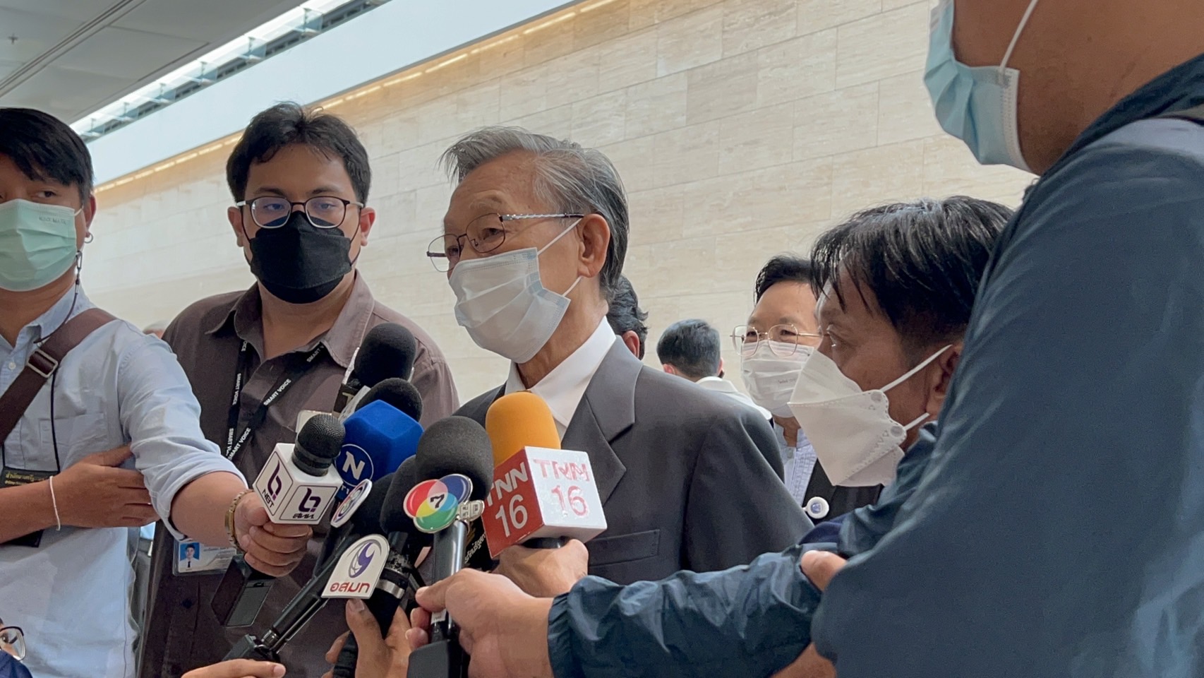 "ชวน" แนะ "กก.บห.ปชป." เร่งแจงปม "ปริญญ์" หวั่นกระทบชื่อเสียงพรรค–ความรู้สึกปชช. ยัน "ศุภชัย" ไม่เคยใช้อิทธิพลกลั่นแกล้งใคร
