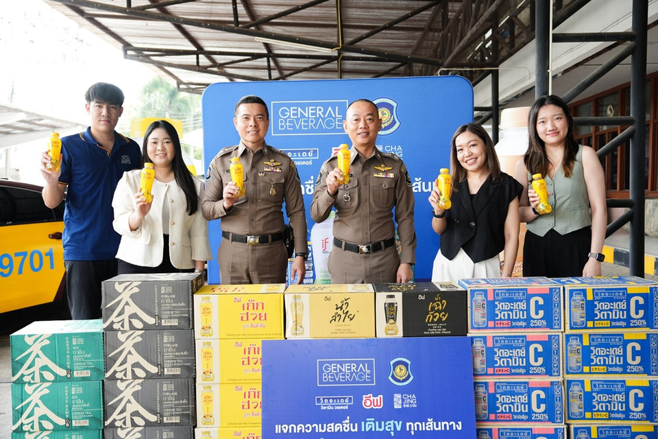 IF จับมือตำรวจทางหลวง แจกเครื่องดื่ม 10,000 ขวด คลายร้อนสงกรานต์ 6 จุดทั่วไทย
