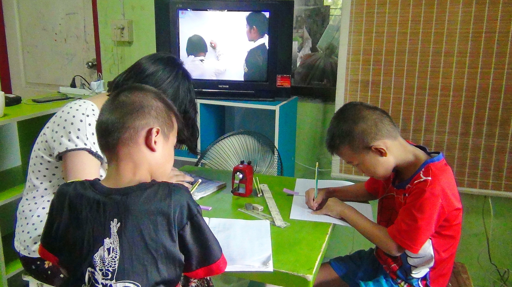 เปิดเรียนออนไลน์วันแรกวุ่น แอป DLTV เรียนทางไกลโหลดไม่ได้