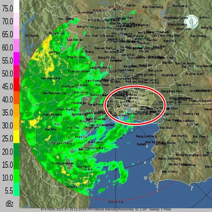 อั้ยยะ! ฝนกลุ่มใหญ่ยักษ์กรีฑาทัพจ่อบุกกรุงบ่ายนี้ 