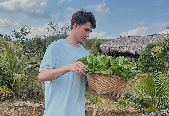 "มิกค์ ทองระย้า" อวดโมเมนต์ผู้บ่าวไทบ้านใช้ชีวิตเรียบง่าย