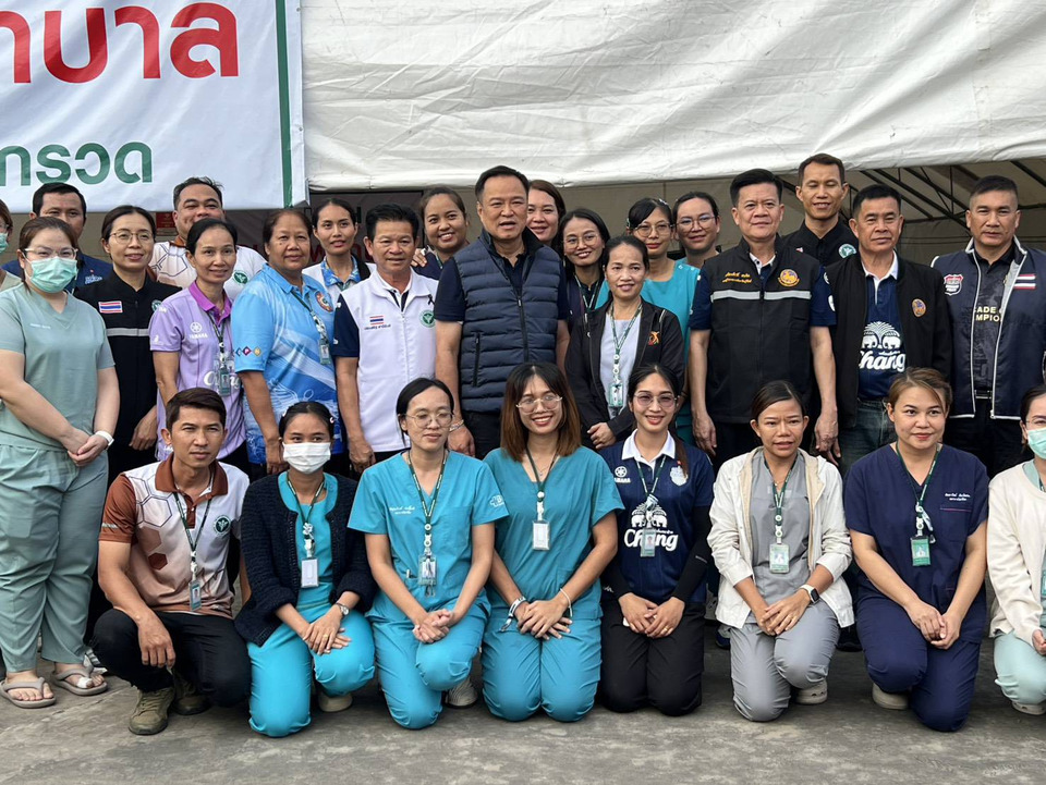 ‘อนุทิน’ ลงพื้นที่บุรีรัมย์ เยี่ยมศูนย์อพยพ ให้กำลังใจชาวบ้าน–เจ้าหน้าที่ ขอบคุณทุกฝ่ายร่วมมือฝ่าวิกฤต