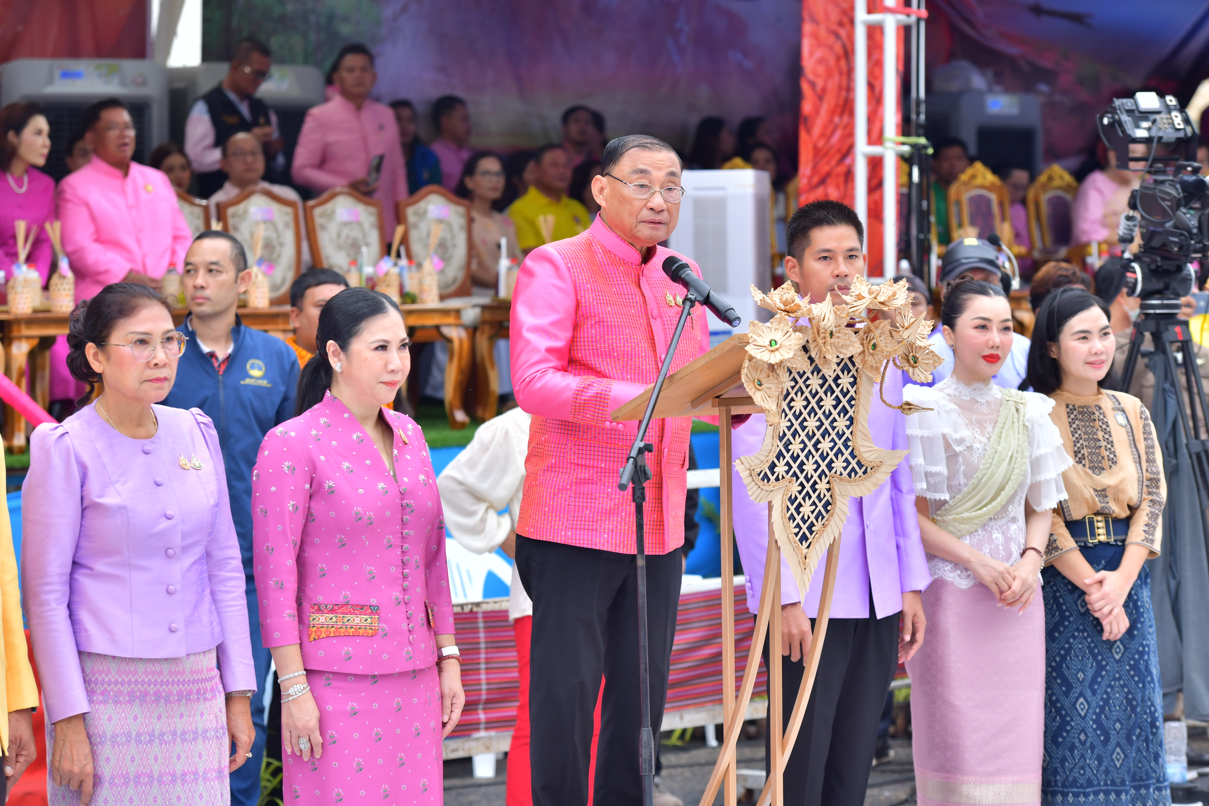 รมว.เสริมศักดิ์ร่วมสืบสานประเพณีแห่เทียนพรรษาอุบลราชธานี 2567 เฉลิมพระเกียรติ 72 พรรษา 