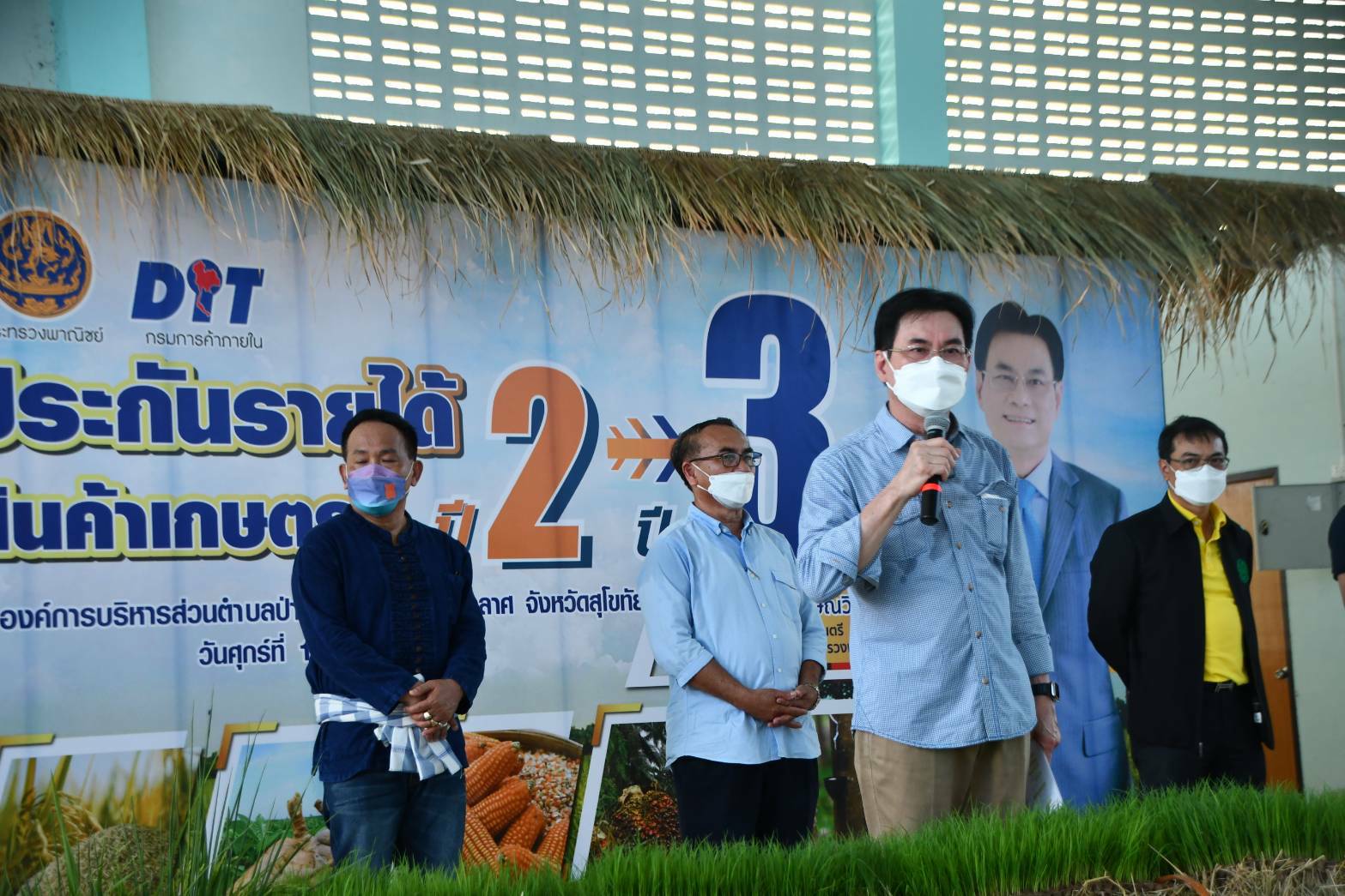 ชาวเหนือจับมือ"จุรินทร์" แน่น  หลังใช้เวที"สุโขทัย" ประกาศเดินหน้า "ประกันรายได้เกษตรกรปี 3" บวกค่าไถหว่าน-เก็บเกี่ยว ส่วนน้ำท่วม-ภัยแล้ง ได้ชดเชย