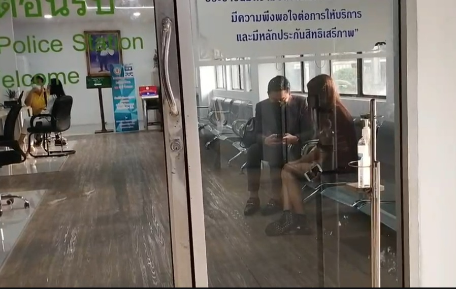 เหยื่ออดีตรองหัวหน้าพรรคดังแห่เข้าแจ้งความ "สน.ลุมพินี" เพียบ