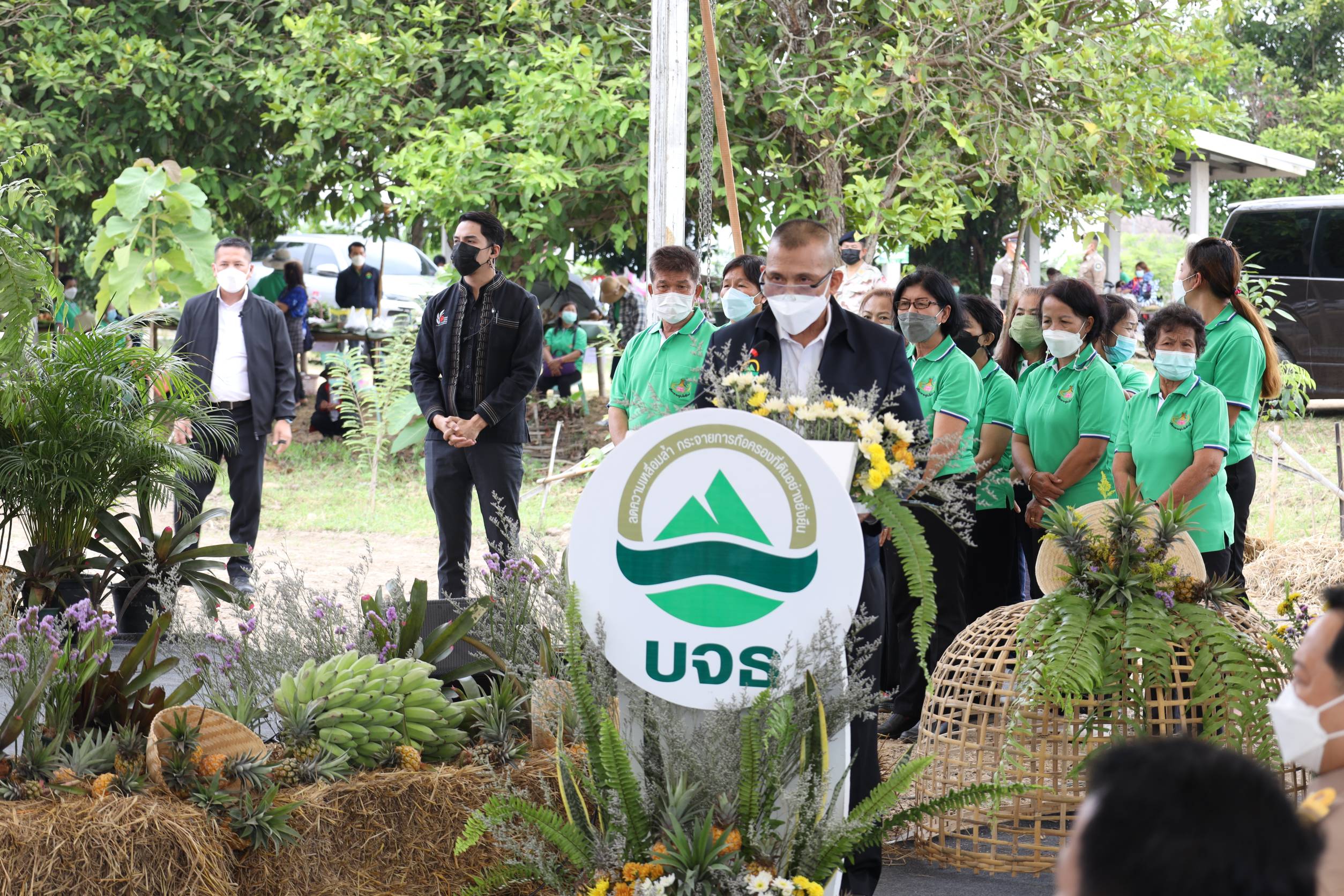 “ลุงป้อม” มอบสิทธิที่ดินทำกิน เกษตรกร เชียงราย เร่ง บจธ. ช่วยเหลือทั่วประเทศ
