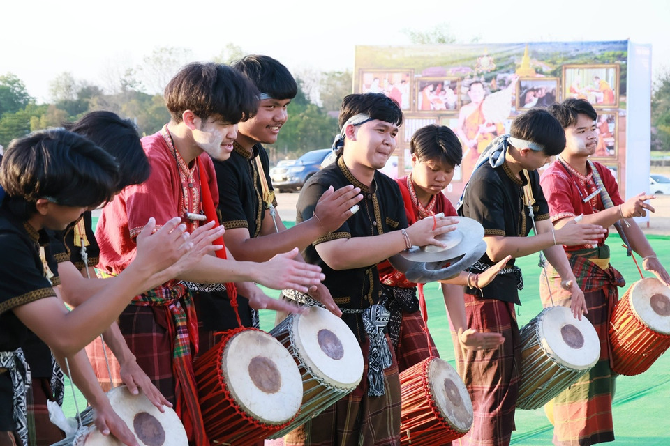 มหาสารคามจัดมหกรรมเส็งกลองยาวอีสานครั้งที่ 2 ชิงแชมป์เงินแสน 50 ทีมร่วมแข่ง