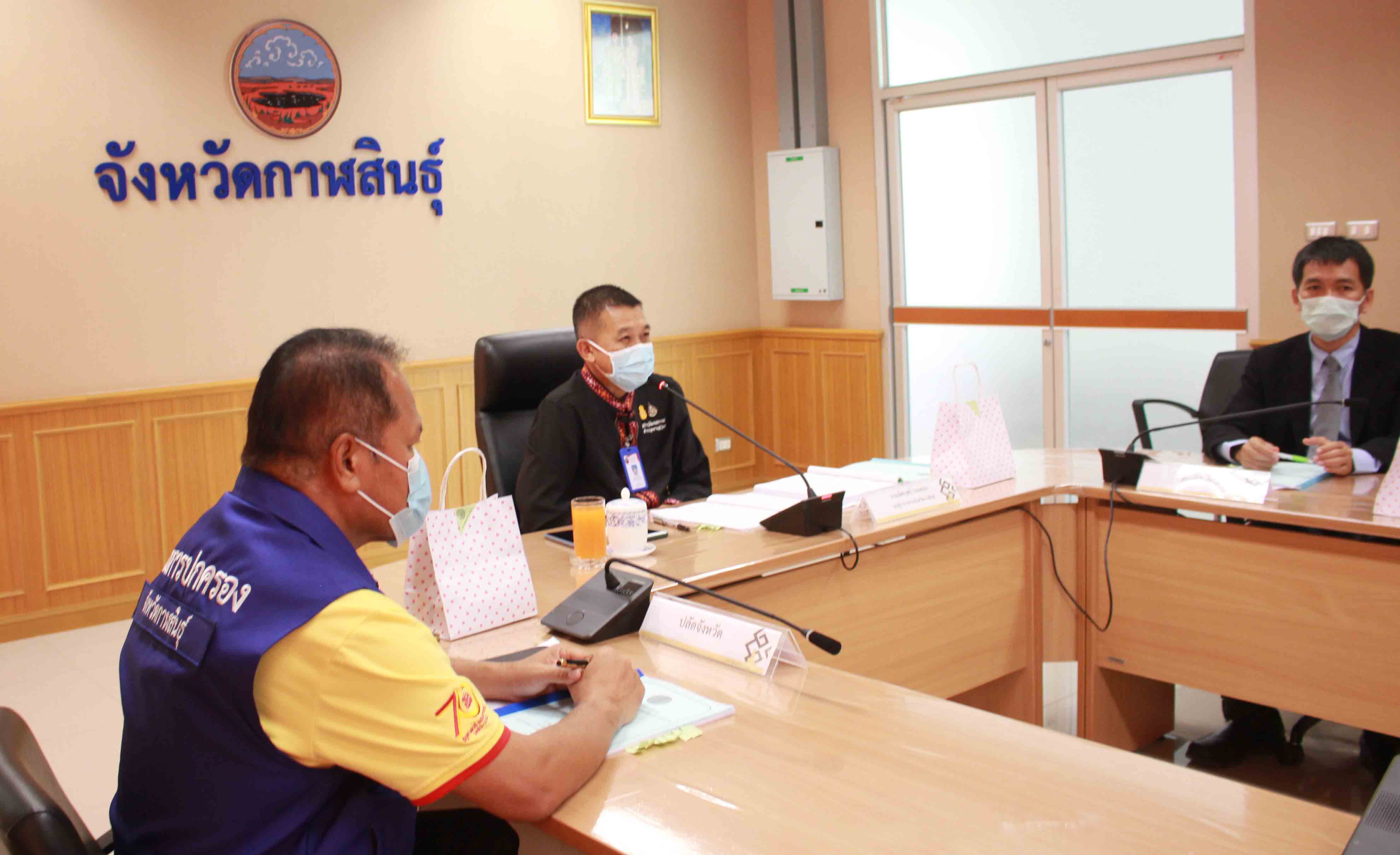  ยุติธรรมกาฬสินธุ์ จัดเงินเยียวยาเหยื่ออาชญากรรมบรรเทาเดือดร้อนโควิด-19