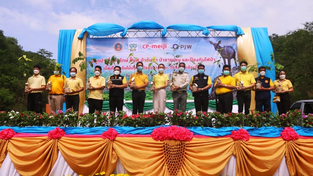 กรมอุทยานแห่งชาติฯ ผนึกกำลัง ซีพี-เมจิ ปลูกป่าเขาวงจันแดง จ.ลพบุรี เพิ่มพื้นที่สีเขียวสู่เป้าหมาย Net Zero 