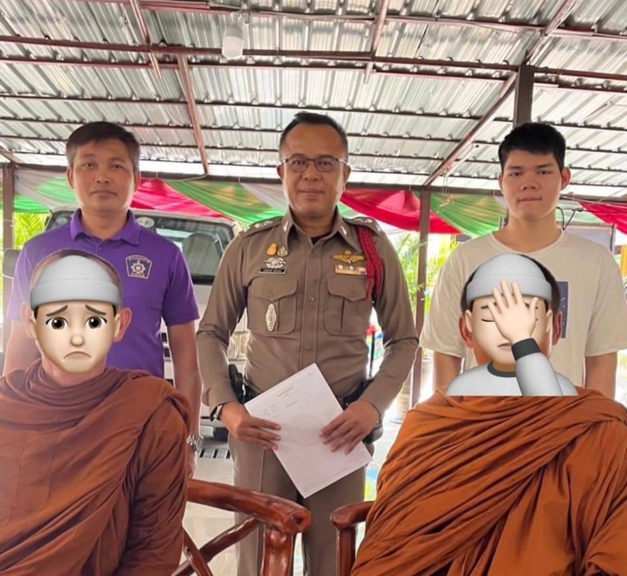 ชัยภูมิชาวบ้านร่วมกันสกัดจับแก๊งมารศาสนาแต่งตัวคล้ายพระสงฆ์ 