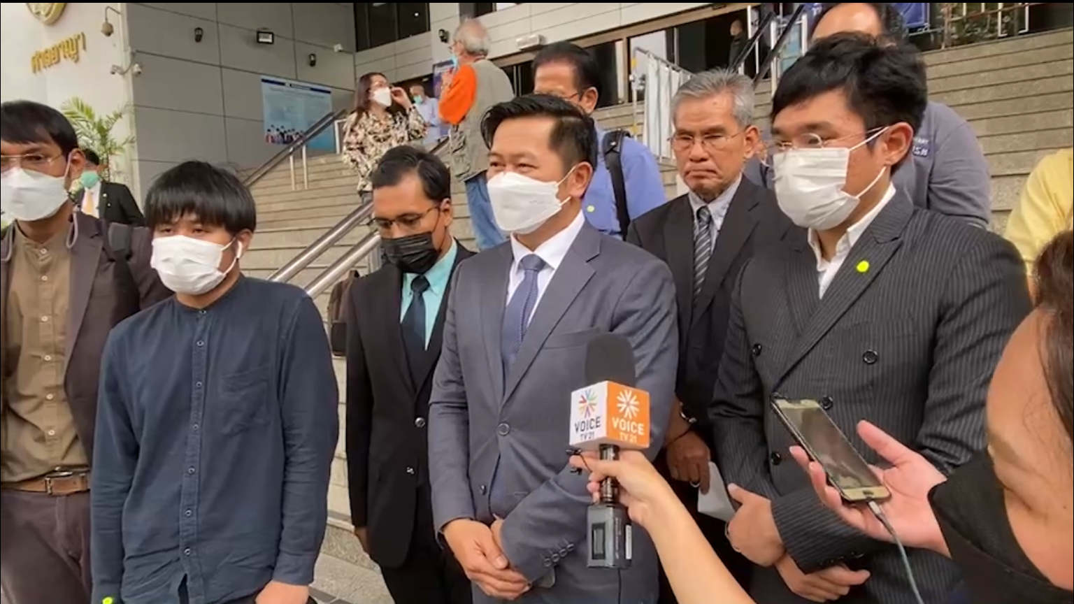 ยกฟ้อง 8 แอดมินเพจ "เรารักประยุทธ์" ตัดต่อภาพข้อความชวนลอยกระทงปี 59 ชี้ไร้เจตนาให้ปชช.ล่วงละเมิดกม.