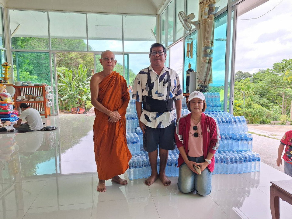 สายบุญแห่ช่วยวัดเขาจอมแห หลังโพสต์ขาดแคลนน้ำดื่ม เจ้าอาวาสเผยเพียงพอแล้ว เชิญร่วมบุญผ้าป่าสามัคคี