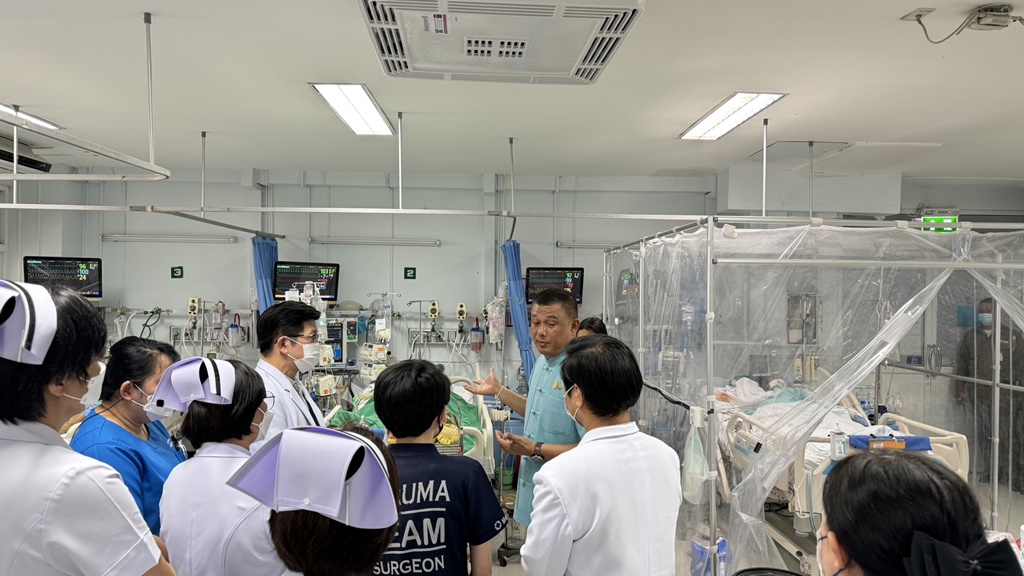 รองผู้ว่าฯแม่ฮ่องสอน ติดตามการให้ความช่วยเหลือผู้บาดเจ็บ จากเหตุยิงกันงานวันสงกรานต์