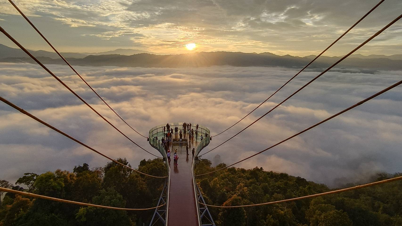 Sky Walk ทะเลหมอกอัยเยอร์เวง อ.เบตง จ.ยะลา กลับมาคึกคักอีกครั้ง หลังกรมอุตุฯ ประกาศเข้าสู่ฤดูหนาว