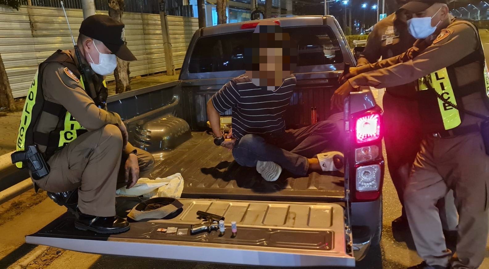 รวบหนุ่มลอบขนยา-อาวุธปืนคาด่านพบประวัติเกี่ยวข้องกับยาเสพติด
