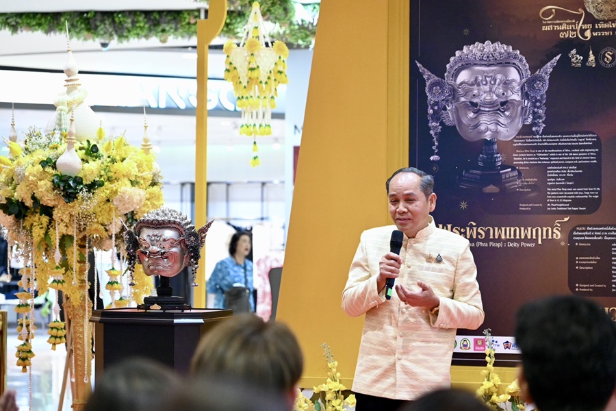 โชว์หัวโขนโลหะเงินสุดล้ำค่างานศิลป์ไทย