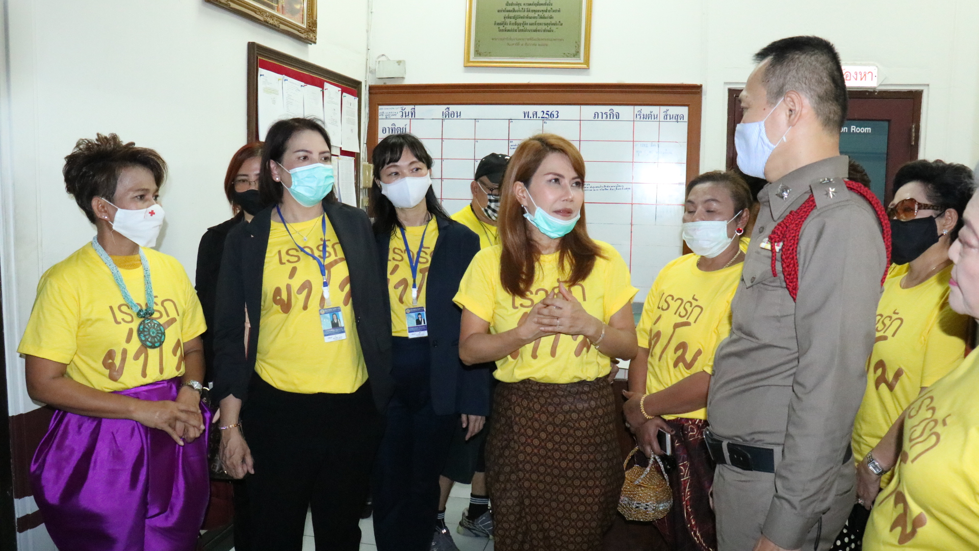 งานงอกอีก!  'สมาคมสตรีเมืองโคราช' แจ้งความ 'พิธีกรช่องส่องผี' ฐานนำข้อมูลเท็จเข้าระบบคอมพิวเตอร์ 