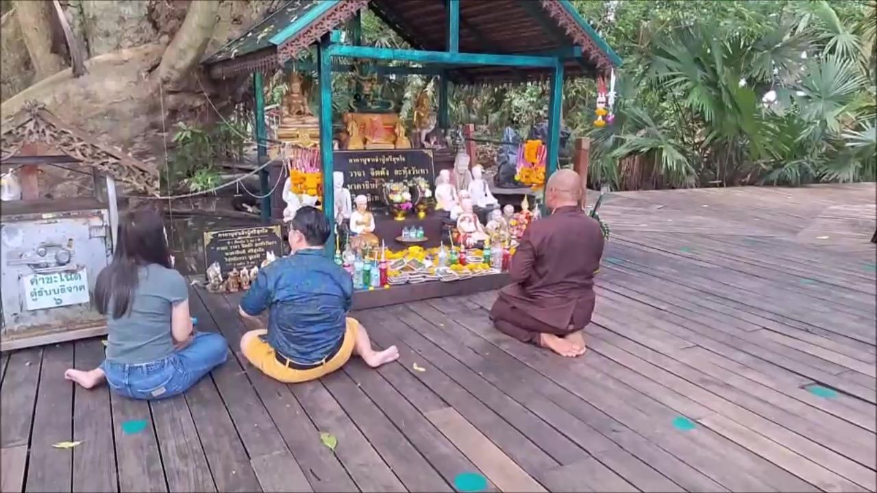 โค้งสุดท้าย!!ส่องเลขเด็ดปู่เดือนชัยตั้งภาวจิตทางในใต้ต้นมะเดื่อเขียนเลขเด็ดชัดชัดให้ลูกศิษย์
