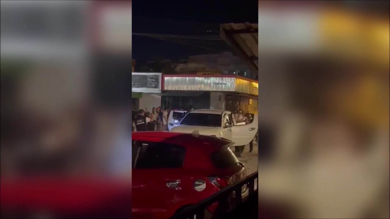 อุดรธานี แฟนเก่ายกพวก 20 คนรุมทำร้ายแฟนใหม่หน้าร้านเหล้าดังกลางเมืองอุดร สาวบอกอย่าเป็นหมาหวงก้าง