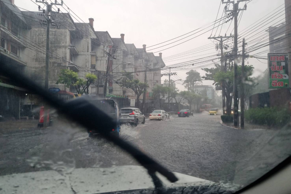เช็กก่อนออกจากบ้าน! วันนี้ "กทม. - ปริมณฑล" มีฝนฟ้าคะนอง ร้อยละ 60 ของพื้นที่