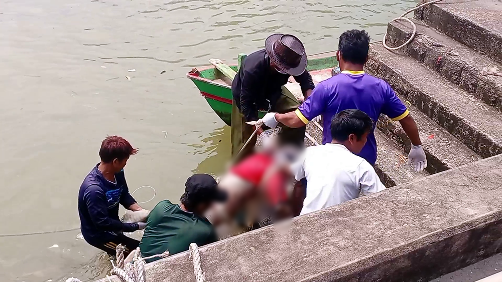 หาจนเจอ! ชาวเมียนมาพลัดตกเรือประมงจมน้ำหาย 2 วัน พบเป็นศพลอยติดเขื่อนกันคลื่น
