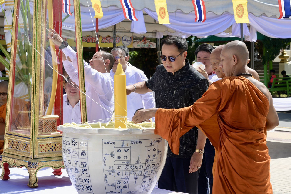 นายกฯ เป็นประธานพิธีพุทธาภิเษก เหรียญหลวงพ่อทวด รุ่น “ปลอดโรค ปลอดภัย” นำรายได้พัฒนามูลนิธิ สอน. และสถานีอนามัยพระราชทาน 92 แห่งทั่วประเทศ