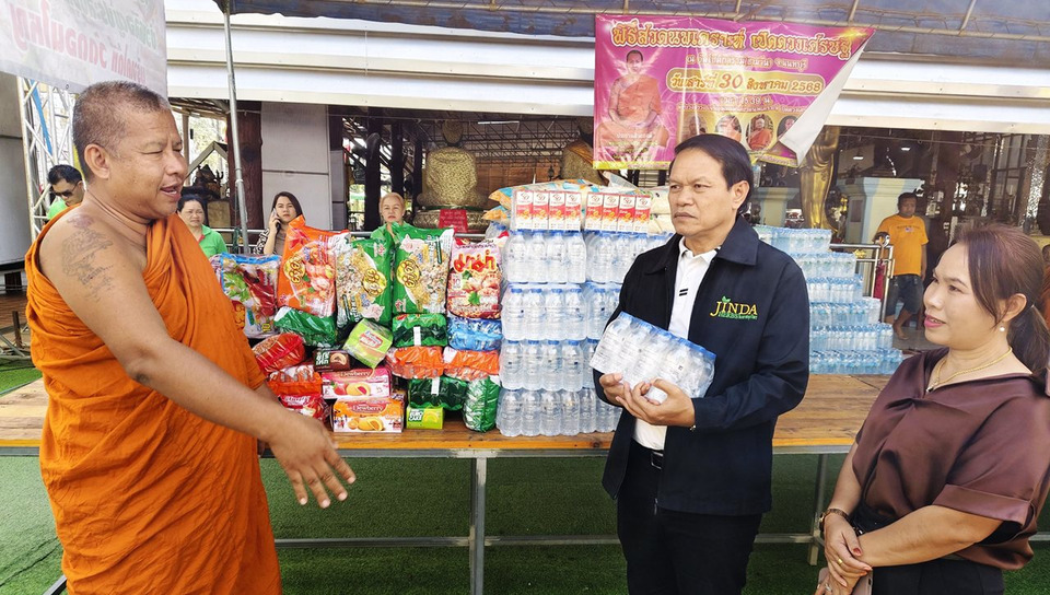 จินดาสมุนไพร ส่งน้ำใจช่วยผู้ประสบภัยหาดใหญ่ สู้ภัยน้ำท่วม